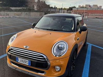 Usata Mini Cooper D 116 CV (85 kW) 2017 Arancione Utilitaria