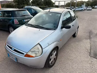 Usado Ford Ka 60 CV (44 kW) 2000 Gris Utilitario