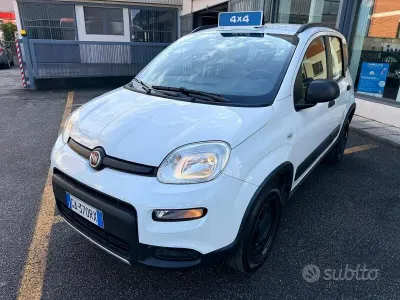 Usado Fiat Panda 4x4 Wind 86 HP (63 kW) 2020 Branco Citadino