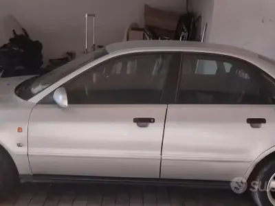 Usata Audi A4 1996 Grigio Berlina