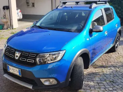 Usata Dacia Sandero Stepway 90 CV (66 kW) 2017 Blu/azzurro Berlina