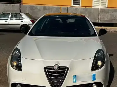 Usata Alfa Romeo Giulietta Distinctive 120 CV (88 kW) 2015 Bianco Utilitaria