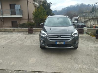 Usata Ford Kuga 120 CV (88 kW) 2017 Grigio SUV
