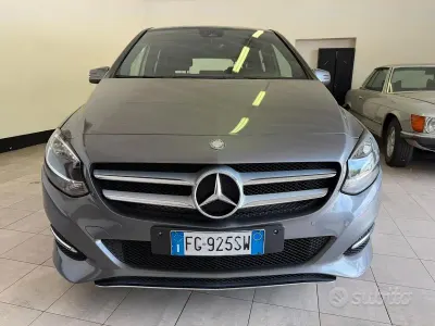 Usata Mercedes A180 109 CV (80 kW) 2015 Grigio Berlina