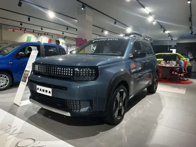 Nuova Fiat Grande Panda La Prima 101 CV (74 kW) 2026 Blu lago Utilitaria