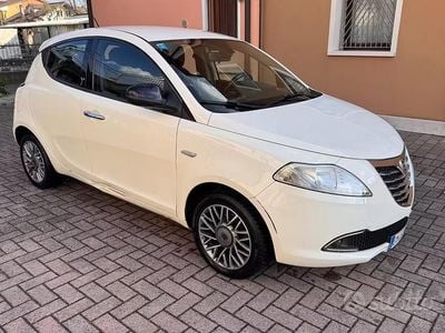 Usata Lancia Ypsilon 69 CV (50 kW) 2012 Bianco Utilitaria