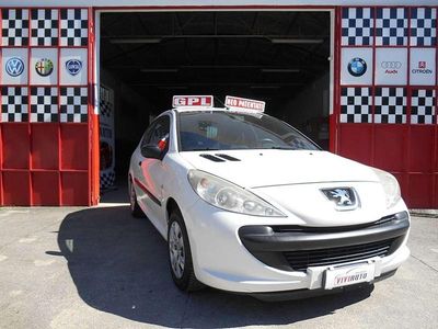Usata Peugeot 206 60 CV (44 kW) 2010 Pastello Berlina