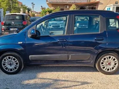 Usata Fiat Panda Lounge 69 CV (50 kW) 2012 Bluazzurro Utilitaria