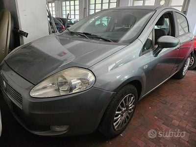 Usado Fiat Grande Punto Dynamic 65 HP (47 kW) 2006 Cinzento Citadino