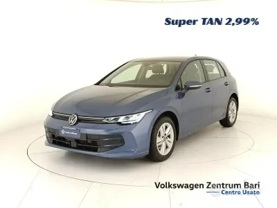Usata VW Golf VIII Life 116 CV (85 kW) 2025 Blu Berlina