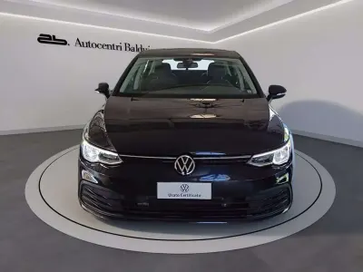 Usata VW Golf VIII Life 110 CV (80 kW) 2023 Nero perla Berlina