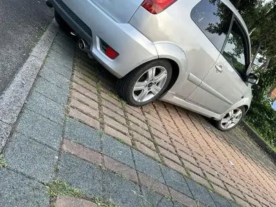 Usata Ford Fiesta Titanium 75 CV (55 kW) 2008 Grigio Utilitaria