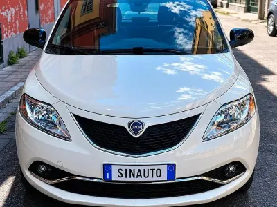 Usata Lancia Ypsilon 85 CV (62 kW) 2016 Bianco Utilitaria