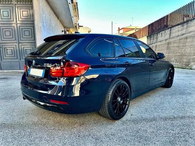 Usata BMW 318 Sport Line 142 CV (104 kW) 2014 Blu Station wagon