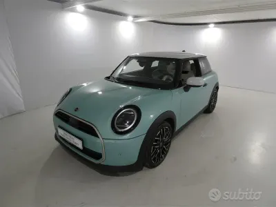 Usata Mini Cooper Favoured 156 CV (114 kW) 2024 Blu Utilitaria