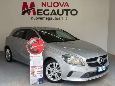 Usata Mercedes A180 122 CV (89 kW) 2016 Grigio Utilitaria