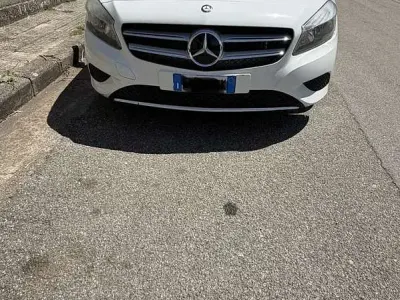 Käytetty Mercedes A200 Premium 140 HP (102 kW) 2015 Tila-auto