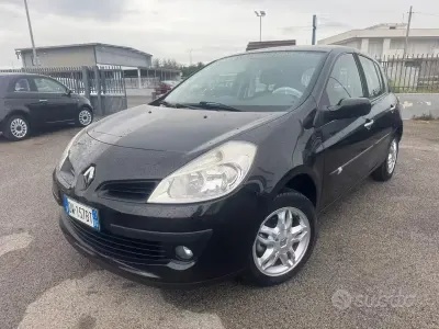 Brugt Renault Clio II Dynamique 75 HK (55 kW) 2009 Sort Sedan