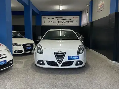 Usata Alfa Romeo Giulietta Distinctive 105 CV (77 kW) 2012 Bianco Utilitaria