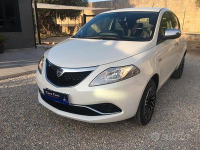 Usata Lancia Ypsilon Platinum 70 CV (51 kW) 2020 Bianco Utilitaria