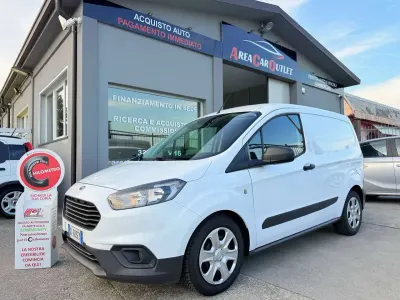 Usata Ford Transit Courier 101 CV (74 kW) 2022 Frozen white [73w]  pastello Furgone