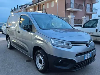 Usata Toyota Proace City City 101 CV (74 kW) 2022 Grigio Monovolume