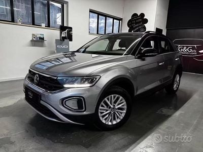 Begagnad VW T-Roc Life 150 HK (110 kW) 2022 Grå SUV