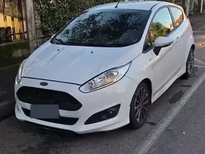 Usata Ford Fiesta ST-Line 95 CV (69 kW) 2016 Bianco Utilitaria