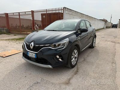 Usata Renault Captur Intens 101 CV (74 kW) 2021 Blu/azzurro SUV