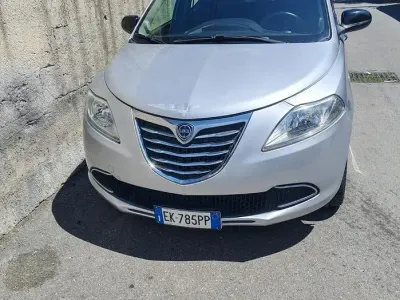 Begagnad Lancia Ypsilon 69 HK (50 kW) 2012 Grå Halvkombi