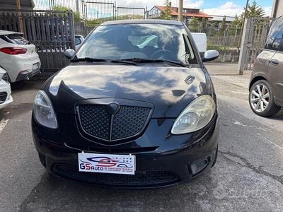 Usado Lancia Ypsilon 75 HP (55 kW) 2007 Preto Citadino
