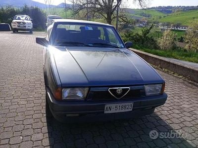 Usata Alfa Romeo 75 110 CV (80 kW) 1992 Grigio Berlina