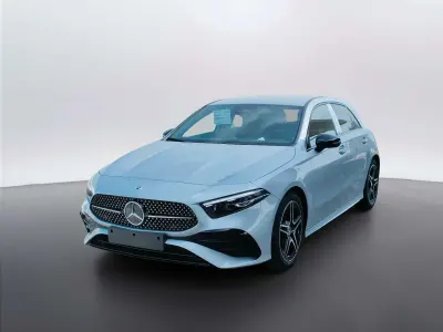 Nuova Mercedes A180 116 CV (85 kW) 2026 Argento hightech Berlina