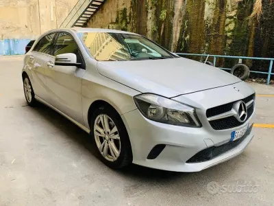 Usata Mercedes A180 Executive 109 CV (80 kW) 2016 Grigio Berlina