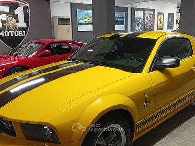 Usata Ford Mustang 209 CV (153 kW) 2006 Giallo Coupé