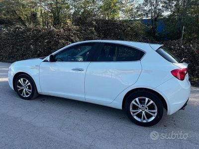 Usata Alfa Romeo Giulietta Progression 105 CV (77 kW) 2011 Bianco Utilitaria