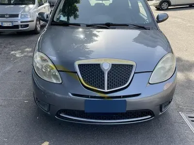Usata Lancia Ypsilon 60 CV (44 kW) 2007 Bluazzurro Utilitaria