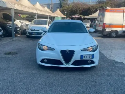 Usata Alfa Romeo Giulia Super 180 CV (132 kW) 2017 Bianco Berlina