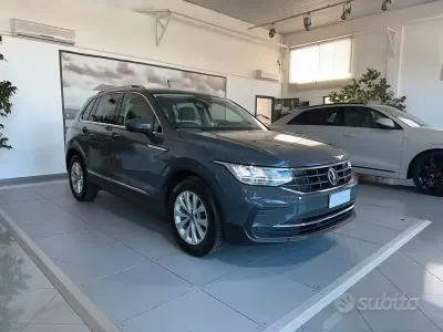 Gebraucht VW Tiguan Life 150 PS (110 kW) 2021 Grau SUV