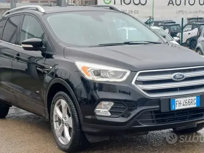 Usata Ford Kuga Vignale 150 CV (110 kW) 2017 Nero SUV