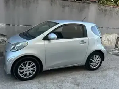 Usata Toyota iQ 90 CV (66 kW) 2011 Grigio Utilitaria