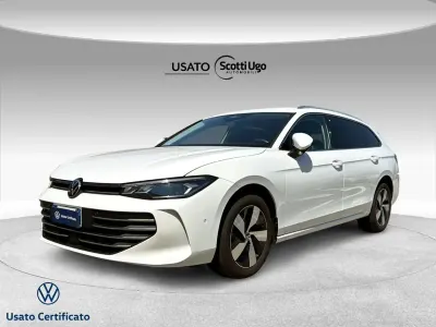 Usata VW Passat 122 CV (89 kW) 2024 0q bianco puro Station wagon