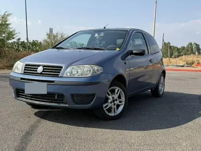 Usata Fiat Punto 60 CV (44 kW) 2004 Bluazzurro Utilitaria