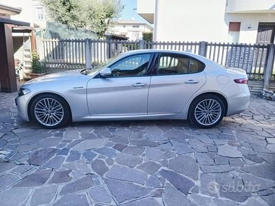 Usata Alfa Romeo Giulia 150 CV (110 kW) 2017 Grigio Berlina