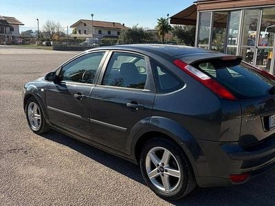 Usata Ford Focus 90 CV (66 kW) 2006 Grigio Berlina