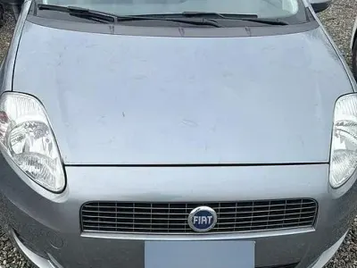 Usata Fiat Grande Punto Dynamic 95 CV (69 kW) 2006 Grigio Utilitaria
