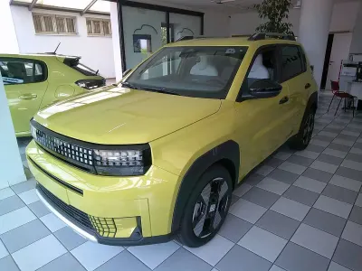 Nuova Fiat Grande Panda La Prima 110 CV (80 kW) 2026 Giallo limone Utilitaria