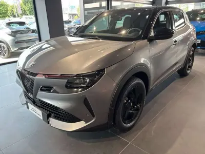 Nuova Alfa Romeo GT Junior 136 CV (100 kW) 2025 Grigio arese con tetto nero SUV