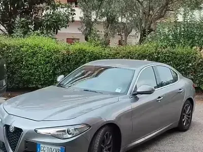 Usata Alfa Romeo Giulia 150 CV (110 kW) 2019 Grigio Berlina