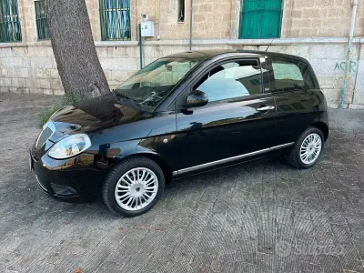 Usata Lancia Ypsilon 69 CV (50 kW) 2011 Nero Utilitaria